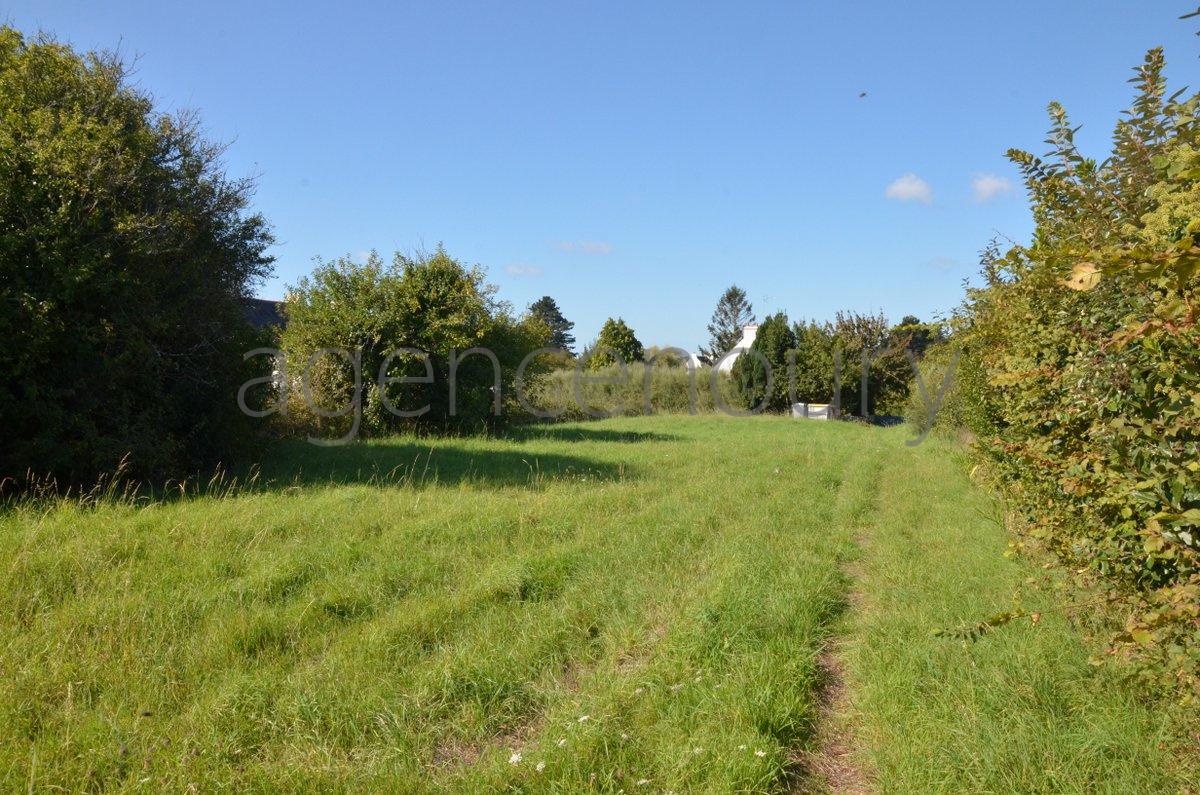 A quelques pas de commerces de bouche, non loin de Palais,