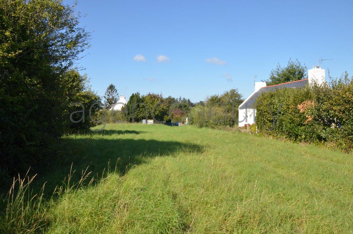 A quelques pas de commerces de bouche, non loin de Palais,