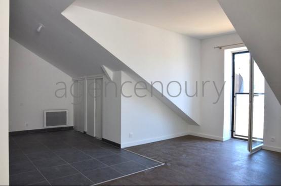 Les terrasses de cet appartement tout neuf font face  un joli paysage bois trs calme.
