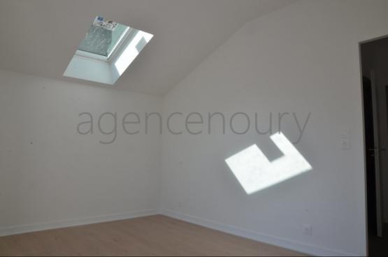 Les terrasses de cet appartement tout neuf font face  un joli paysage bois trs calme.