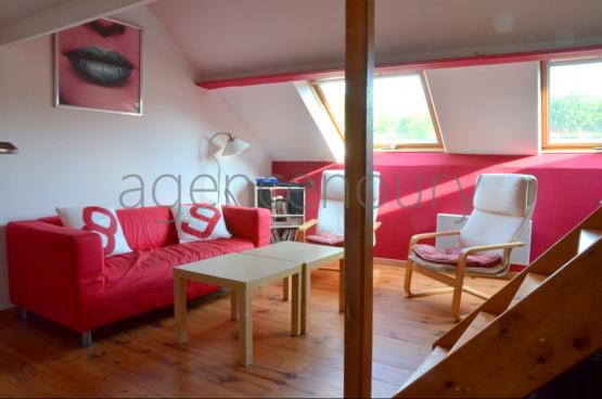 Certains apprcieront le caractre un peu biscornu de cet appartement original dont les deux niveaux ont t ingnieusement amnags.