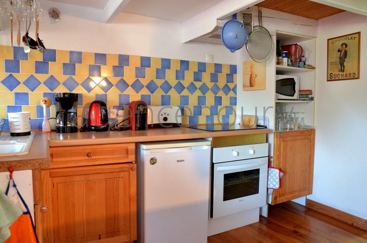 Certains apprcieront le caractre un peu biscornu de cet appartement original dont les deux niveaux ont t ingnieusement amnags.