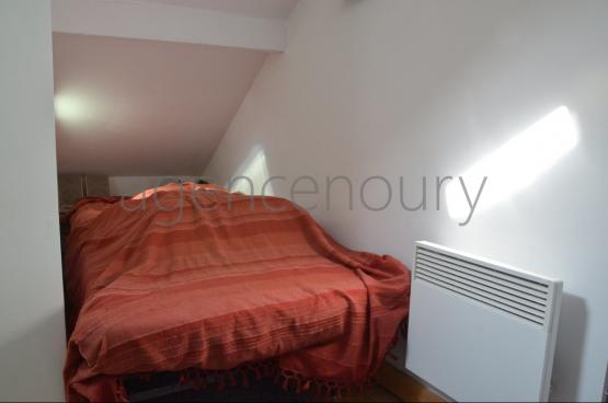 Certains apprcieront le caractre un peu biscornu de cet appartement original dont les deux niveaux ont t ingnieusement amnags.