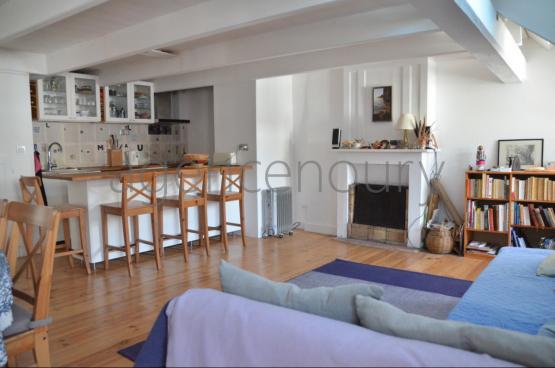 Nous apprcions l'originalit de cet appartement plein de caractre situ sous les toits de Le Palais.