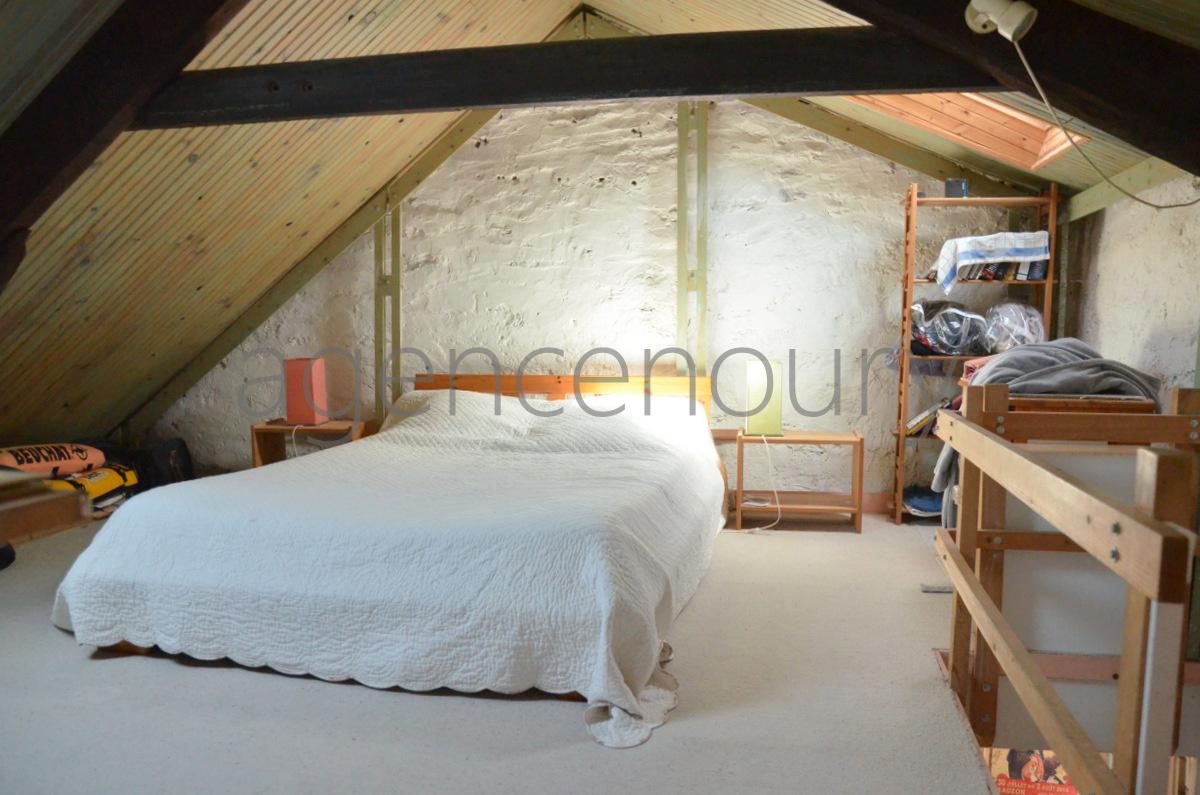 Nous apprcions l'originalit de cet appartement plein de caractre situ sous les toits de Le Palais.
