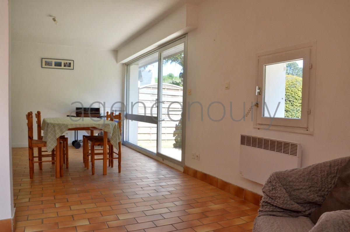 A 500 m�tres du c�ur de Palais, avec un jardin de plain-pied (95m�) bord� de beaux arbres,