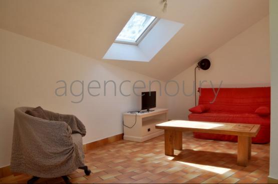 A 500 m�tres du c�ur de Palais, avec un jardin de plain-pied (95m�) bord� de beaux arbres,