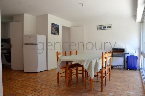 A 500 m�tres du c�ur de Palais, avec un jardin de plain-pied (95m�) bord� de beaux arbres,