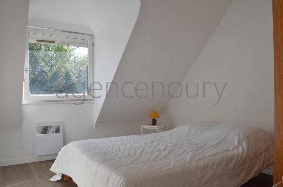 A 500 m�tres du c�ur de Palais, avec un jardin de plain-pied (95m�) bord� de beaux arbres,