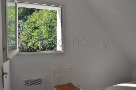 A 500 m�tres du c�ur de Palais, avec un jardin de plain-pied (95m�) bord� de beaux arbres,