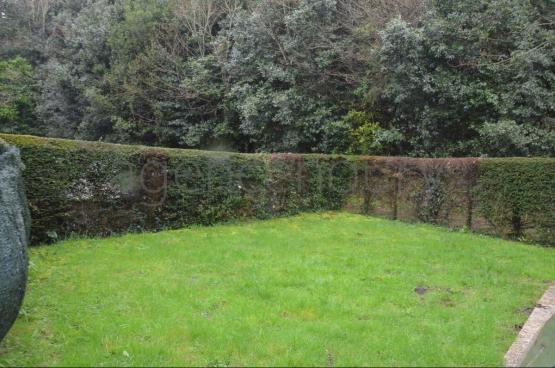 A 500 m�tres du c�ur de Palais, avec un jardin de plain-pied (95m�) bord� de beaux arbres,