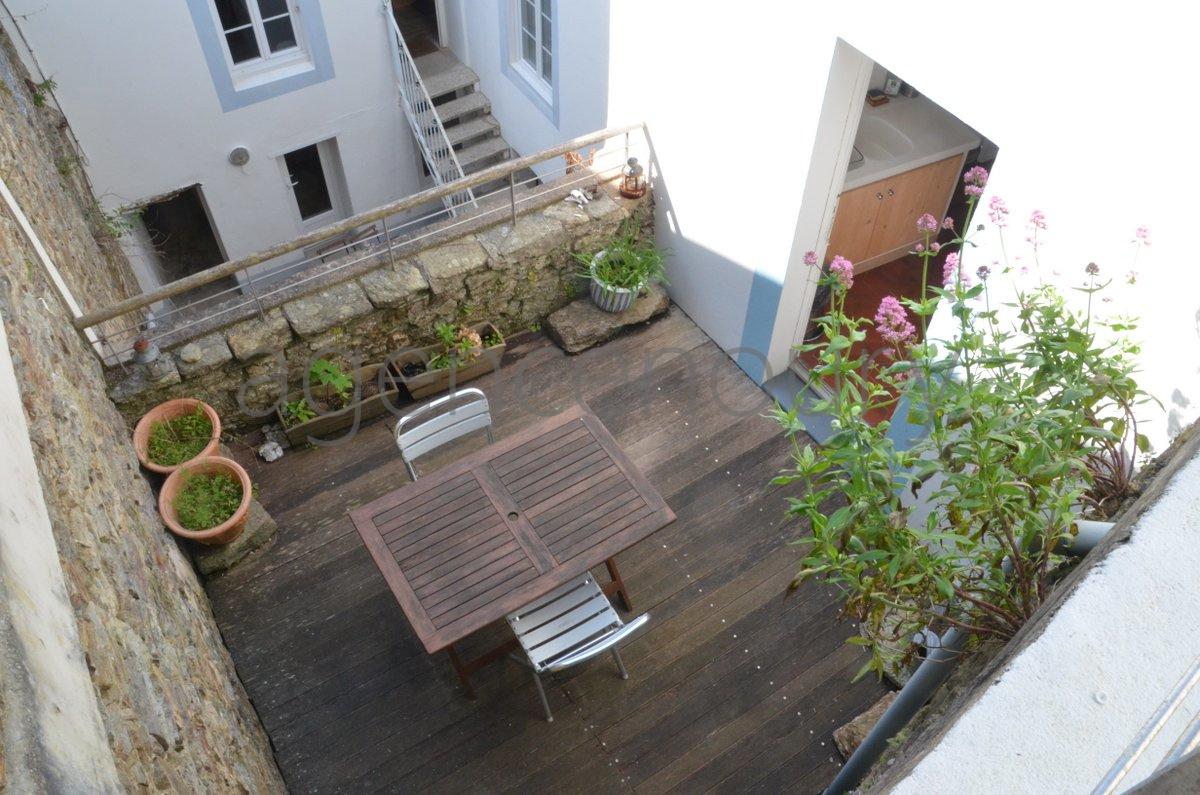 Rarissime � Palais, cet appartement b�n�ficie de deux terrasses ensoleill�es jusqu'au soir en �t�. 