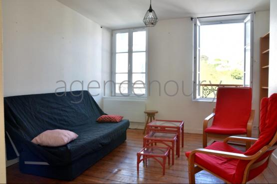 Cet appartement situ� au c�ur de Le Palais b�n�ficie d'un agr�able d�gagement visuel.