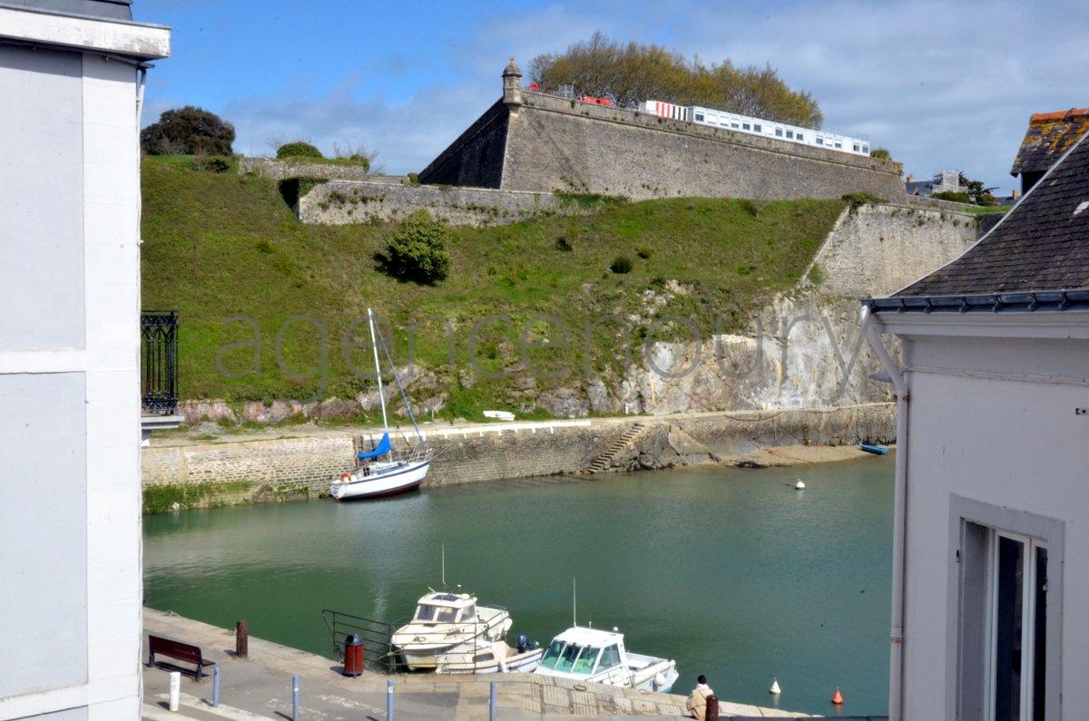 Cet appartement situ� au c�ur de Le Palais b�n�ficie d'un agr�able d�gagement visuel.