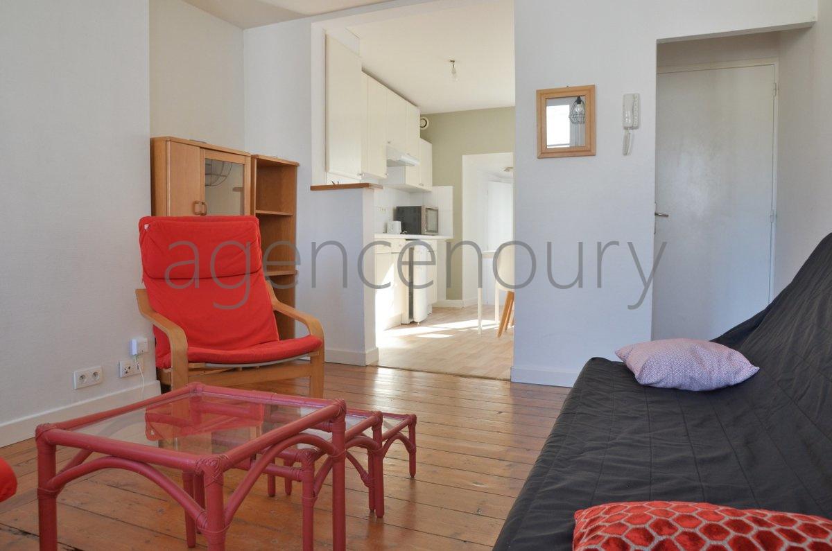 Cet appartement situ� au c�ur de Le Palais b�n�ficie d'un agr�able d�gagement visuel.