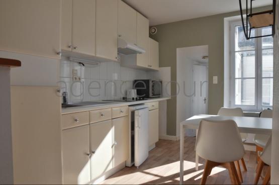 Cet appartement situ� au c�ur de Le Palais b�n�ficie d'un agr�able d�gagement visuel.