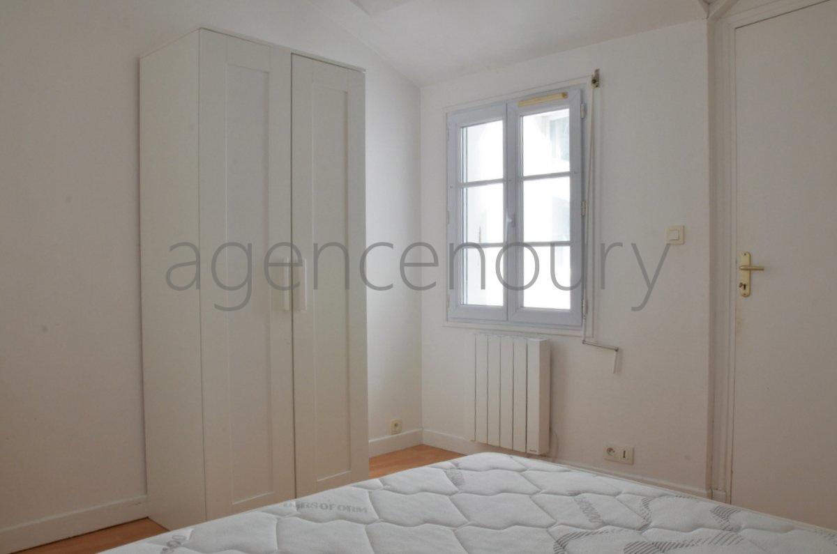 Cet appartement situ� au c�ur de Le Palais b�n�ficie d'un agr�able d�gagement visuel.