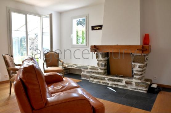 A deux pas de Palais, � l'extr�mit� d'une impasse, au-dessus d'une plage, au grand calme�