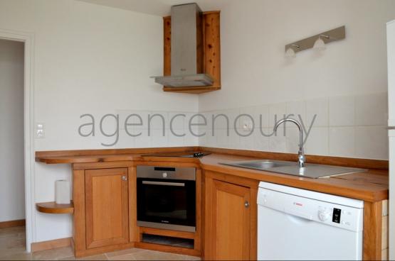 A deux pas de Palais, � l'extr�mit� d'une impasse, au-dessus d'une plage, au grand calme�