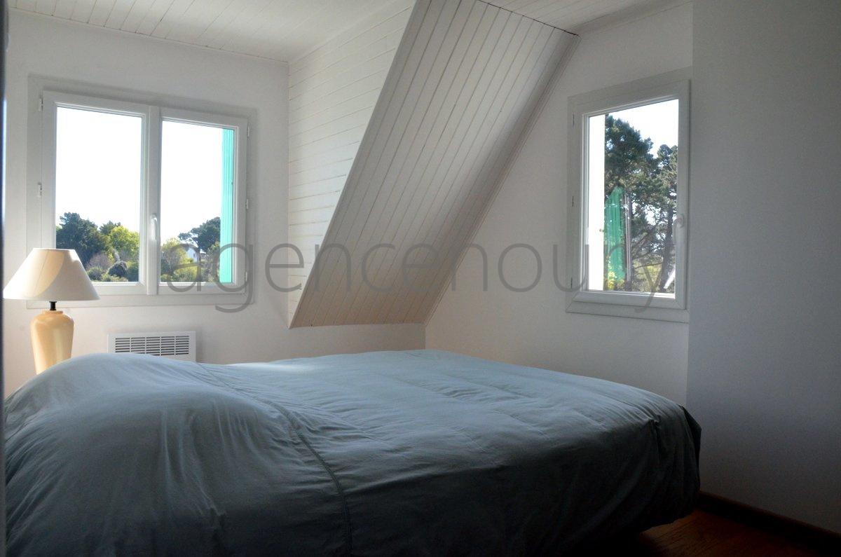 A deux pas de Palais, � l'extr�mit� d'une impasse, au-dessus d'une plage, au grand calme�