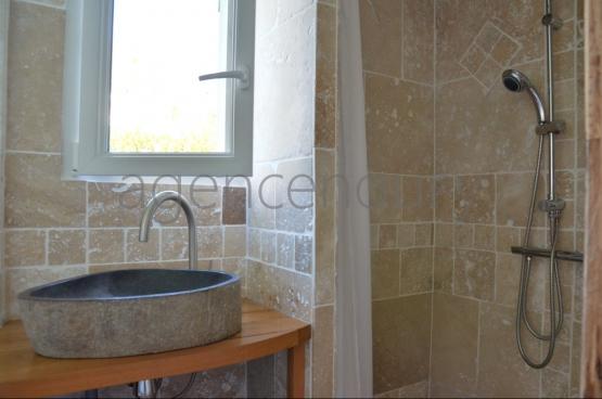 A deux pas de Palais, � l'extr�mit� d'une impasse, au-dessus d'une plage, au grand calme�