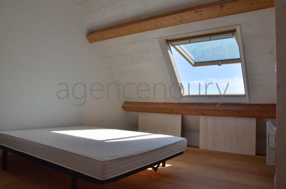 A deux pas de Palais, � l'extr�mit� d'une impasse, au-dessus d'une plage, au grand calme�