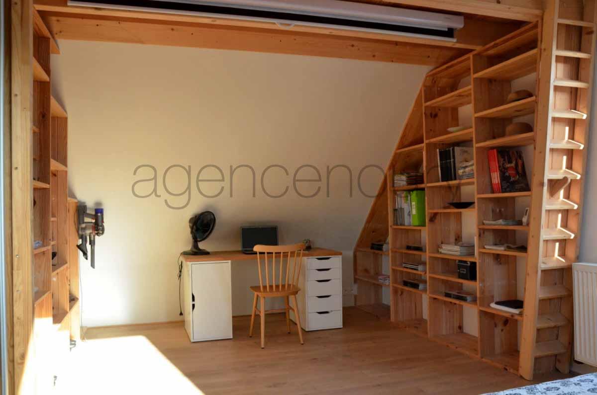 Dans son tat actuel, cette maison regroupe un appartement et les murs d'un restaurant.