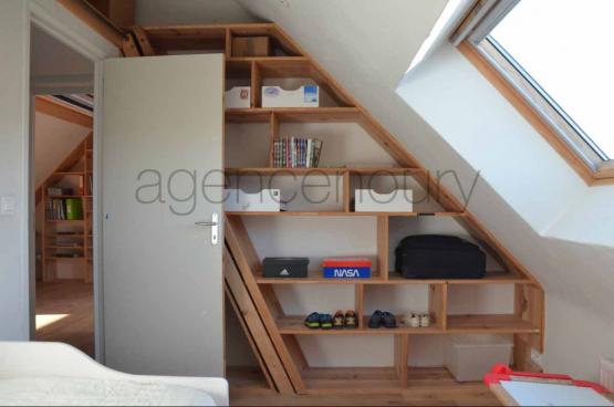 Dans son tat actuel, cette maison regroupe un appartement et les murs d'un restaurant.