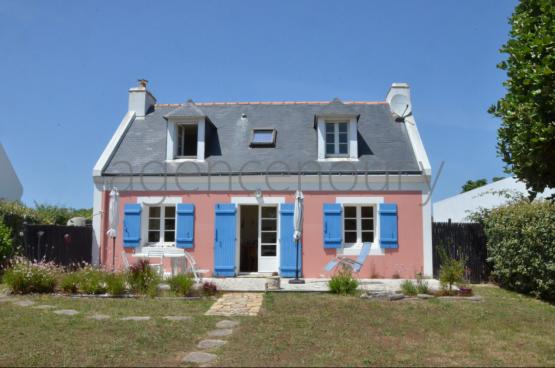 Vous serez ici proches du port de Sauzon, tout en bnficiant dun environnement naturel pratiquement sans vis--vis. 