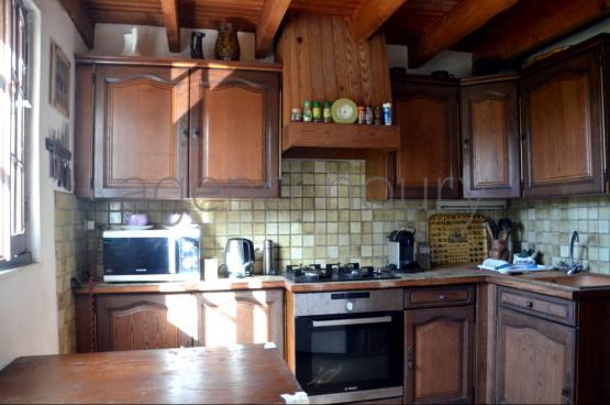 A l�abri des regards, pratiquement sans vis-�-vis, cette maison b�n�ficie aussi d'une situation de choix. 