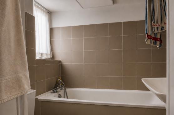 Charmante maison de ville avec ext�rieur arbor� au calme dans le centre de Palais