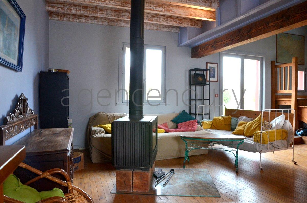 Nous avons t sensibles  la chaleureuse atmosphre, dtendue et cosy de cette confortable habitation.