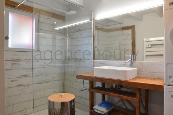 Nous avons t sensibles  la chaleureuse atmosphre, dtendue et cosy de cette confortable habitation.