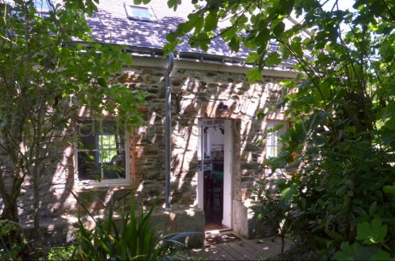 A cinq minutes � pied d'une plage intimiste, cette petite maison ancienne, simple, chaleureuse nous a imm�diatement s�duits.