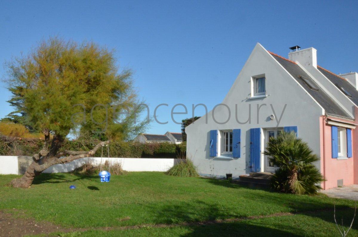 Rares sont les maisons qui offrent � Belle-Ile une telle tranquillit� et un si beau panorama. 