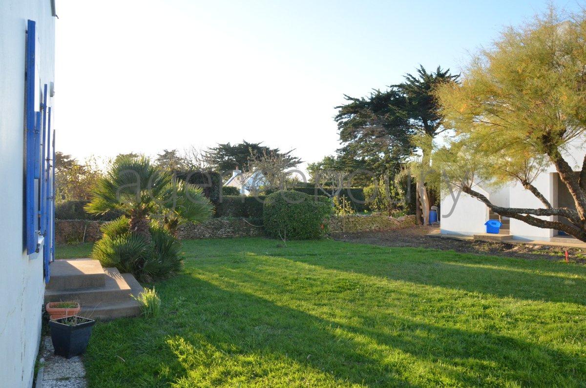 Rares sont les maisons qui offrent � Belle-Ile une telle tranquillit� et un si beau panorama. 