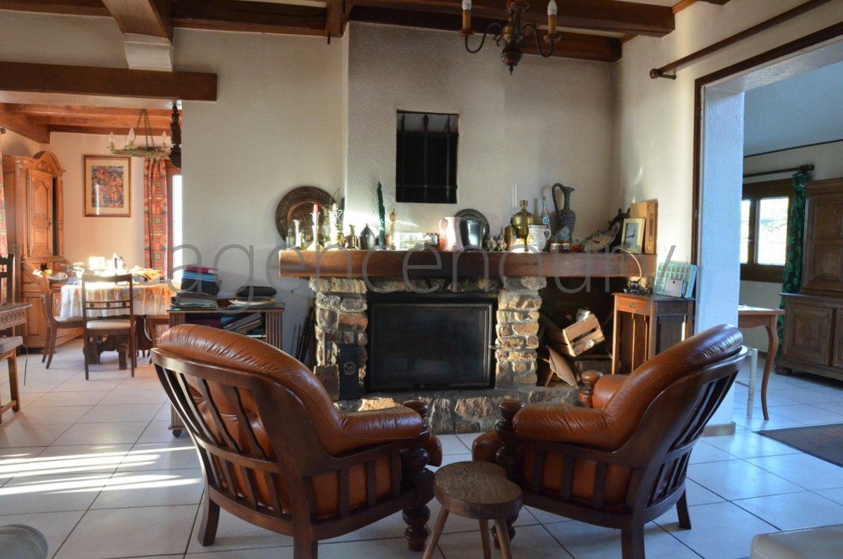 Rares sont les maisons qui offrent � Belle-Ile une telle tranquillit� et un si beau panorama. 