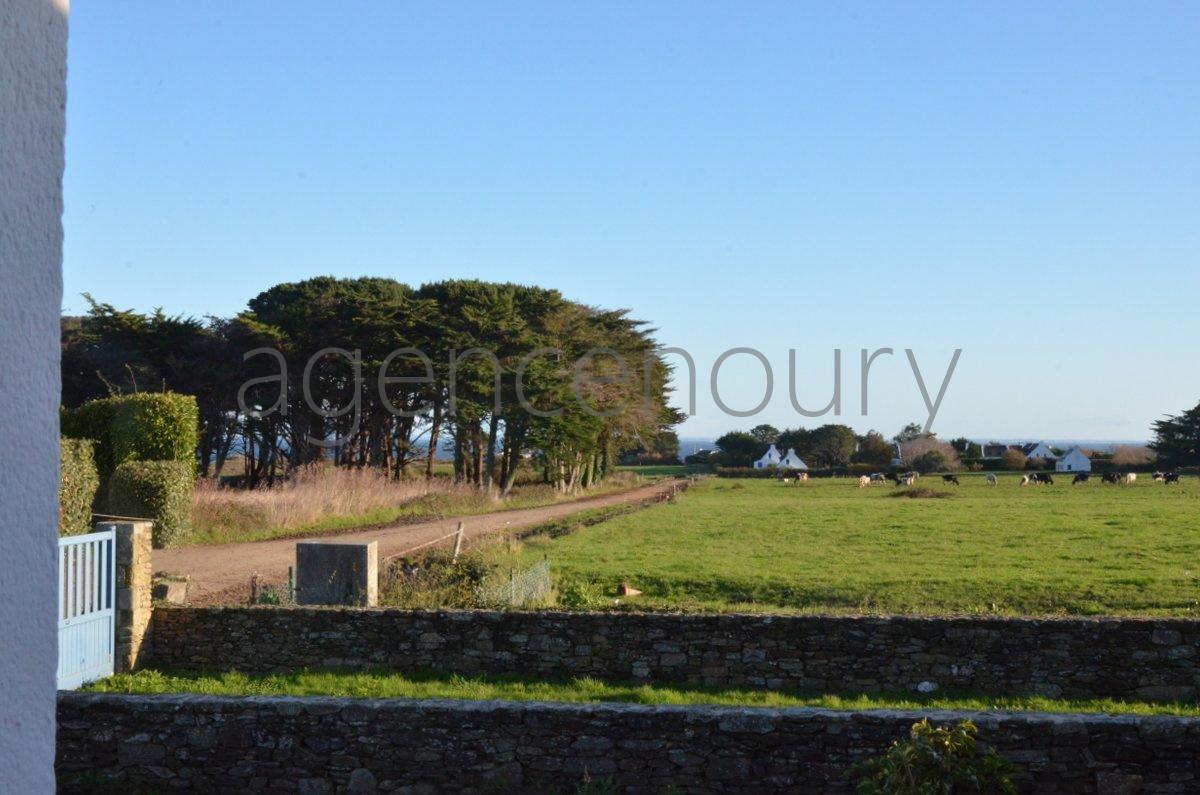 Rares sont les maisons qui offrent � Belle-Ile une telle tranquillit� et un si beau panorama. 