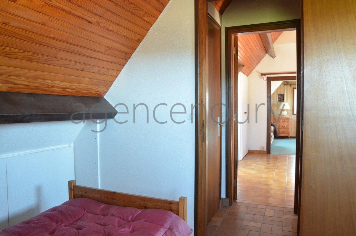 Rares sont les maisons qui offrent � Belle-Ile une telle tranquillit� et un si beau panorama. 