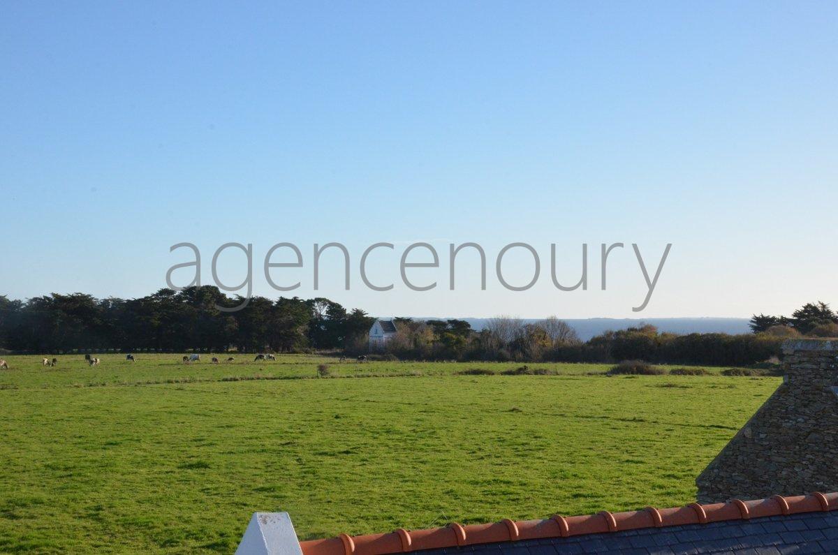 Rares sont les maisons qui offrent � Belle-Ile une telle tranquillit� et un si beau panorama. 