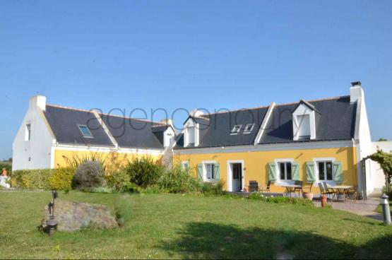 Cette immense habitation ( 350m de surface au plancher ) est particulirement adapte aux besoins des grandes familles.