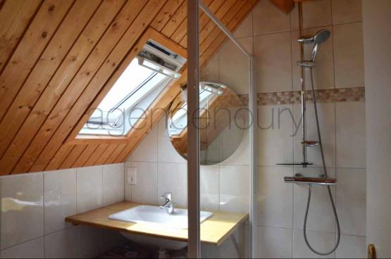 Cette immense habitation ( 350m de surface au plancher ) est particulirement adapte aux besoins des grandes familles.