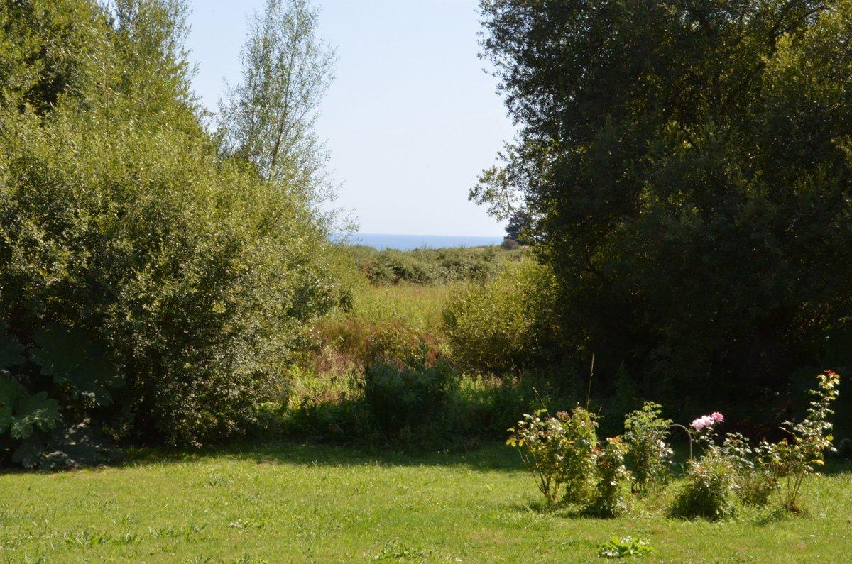 Derni�re maison du village, � 500 m�tres de la plage d'Herlin