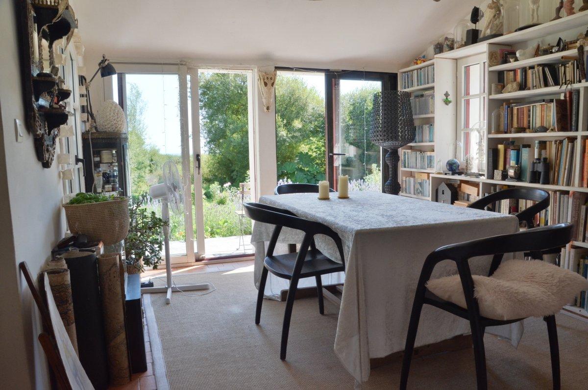 Derni�re maison du village, � 500 m�tres de la plage d'Herlin