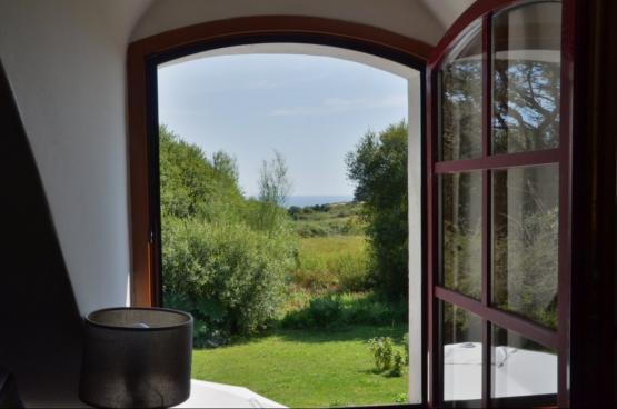 Derni�re maison du village, � 500 m�tres de la plage d'Herlin