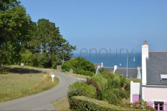 A cinq minutes  pied du dbarcadre, tout aussi proche d'une plage  