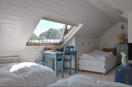 Latmosphre pleine de posie de cette maison de caractre sduira les personnes sensibles  lauthenticit des lieux.