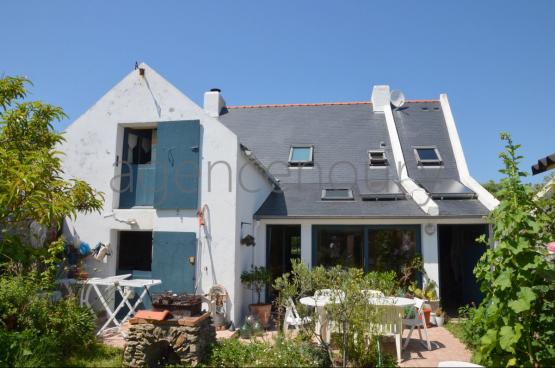Dote de volumes atypiques, cette maison offre un agrable confort en toutes saisons. 