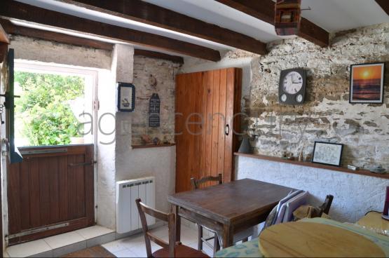 Dote de volumes atypiques, cette maison offre un agrable confort en toutes saisons. 