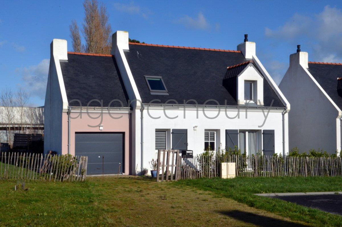 Btie en 2021, cette maison est situe  quelques minutes  pied du cur de Le Palais. 
